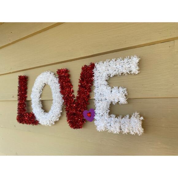 20” Red White Tinsel LOVE Valentines Day Wreath Door Hanger Swag Wall Decor - Picture 3 of 8